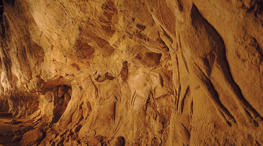 frise-sculptée-roc-aux-sorciers